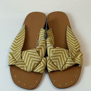 Yellow  Mustard Chevron Women's Flat Sandals by Universal Thread ~ Size 9.5M ~